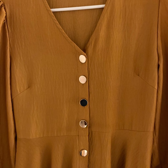 COPY - Asymmetrical Hem Line Mustard/Gold Size 8/10 (L) - Picture 5 of 10